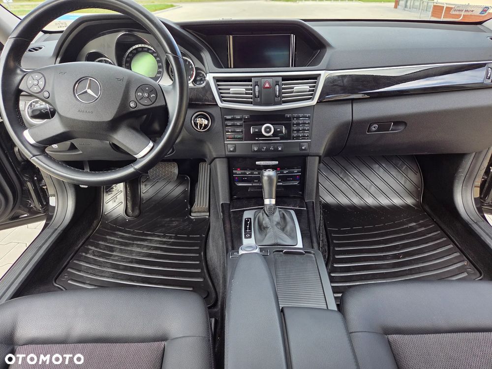 Mercedes-Benz Klasa E 250 CGI BlueEff Avantgarde - 23