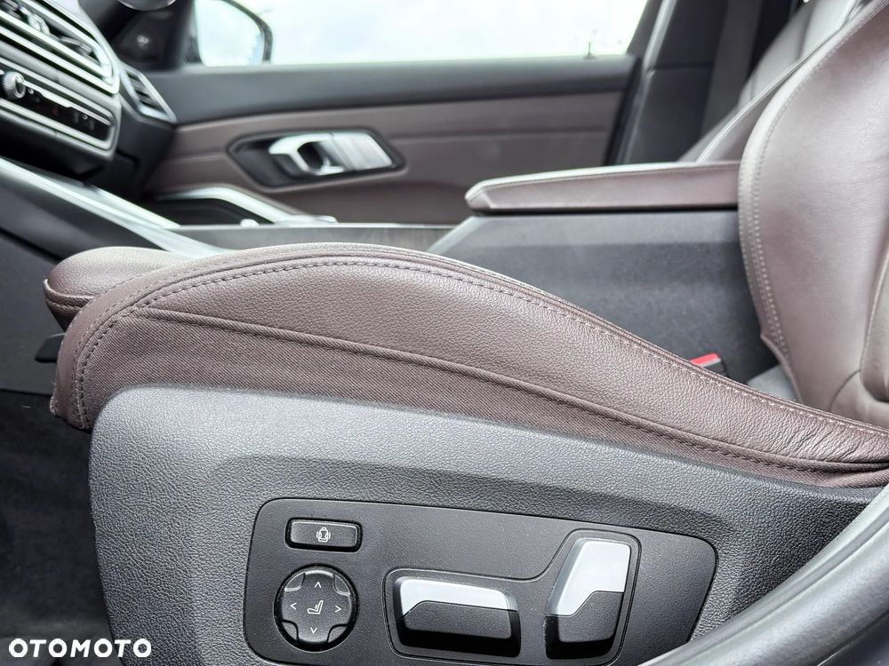 BMW Seria 3 330d xDrive M Sport - 34