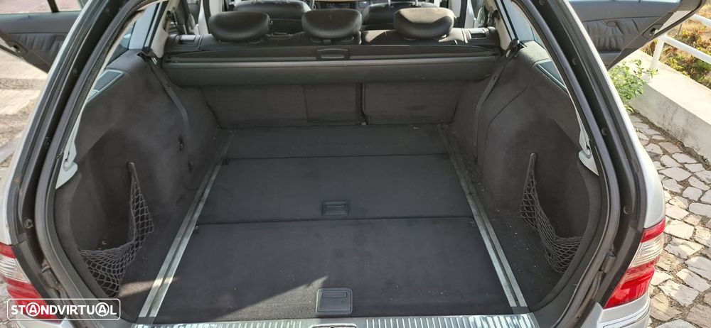 Mercedes-Benz E 220 CDi Avantgarde - 27