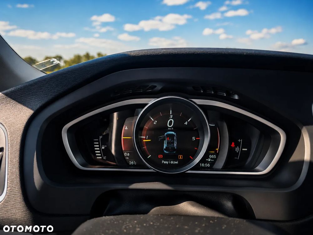 Volvo V40 D2 Drive-E R-Design Momentum - 11