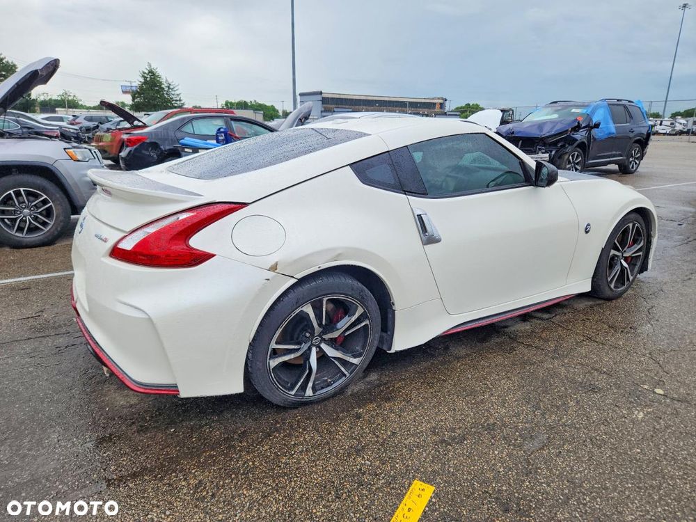 Nissan 370 Z - 4