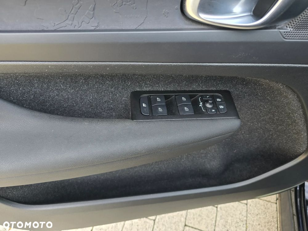 Volvo XC 40 T2 Momentum Pro - 17