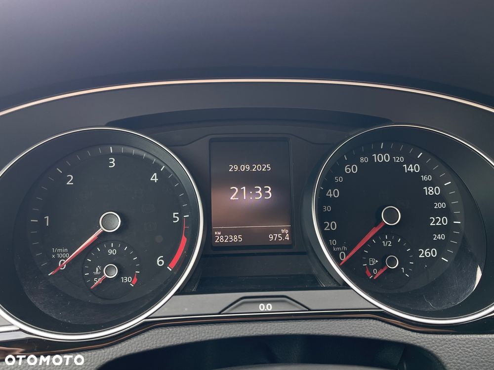 Volkswagen Passat 2.0 TDI Business DSG - 18
