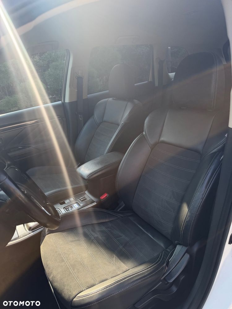 Mitsubishi Outlander - 10