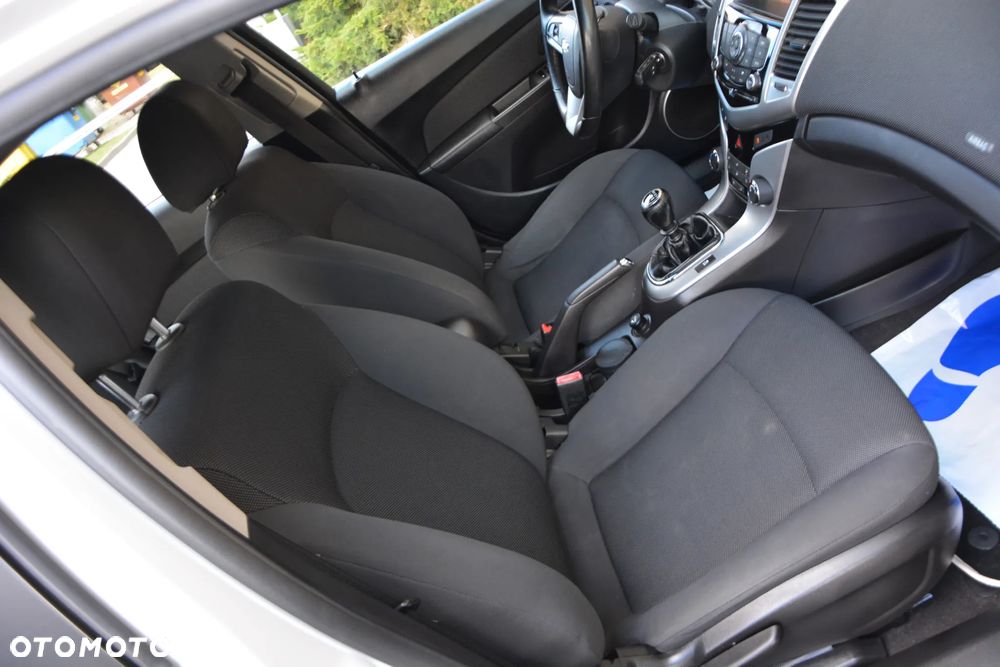 Chevrolet Cruze - 38