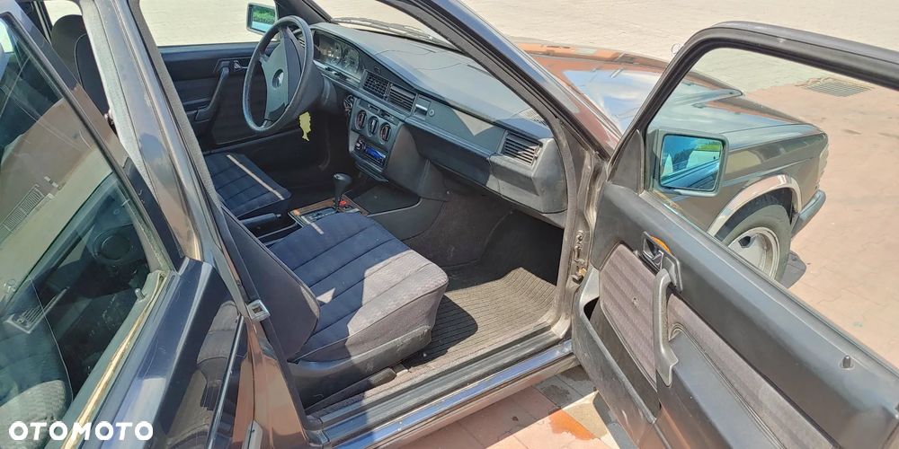 Mercedes-Benz W201 (190) - 9