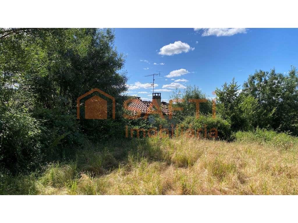 Moradia T2 para Recuperar em Caçarelhos (Vimioso) - Grande imagem: 3/14