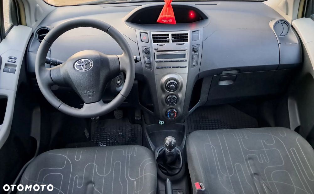 Toyota Yaris - 10