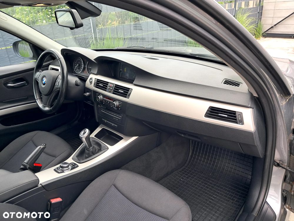 BMW Seria 3 318d DPF Edition Sport - 21