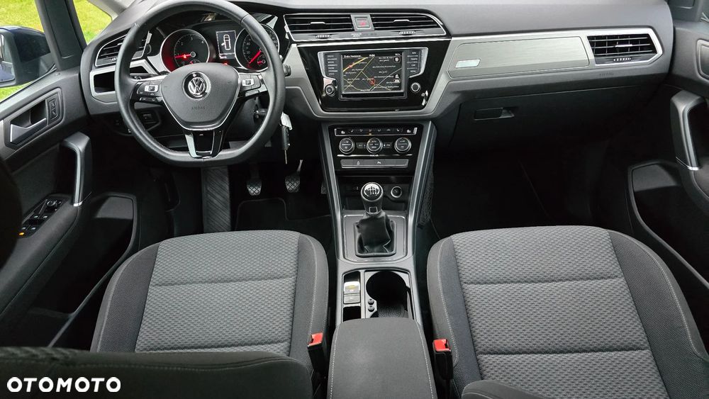 Volkswagen Touran - 27