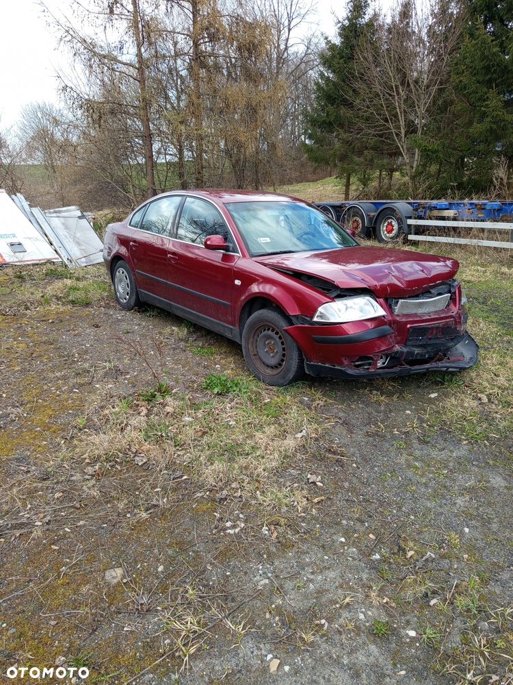 Volkswagen Passat - 1