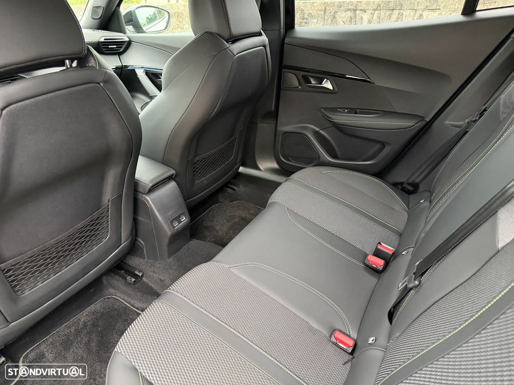 Peugeot e-2008 54 kWh GT - 16