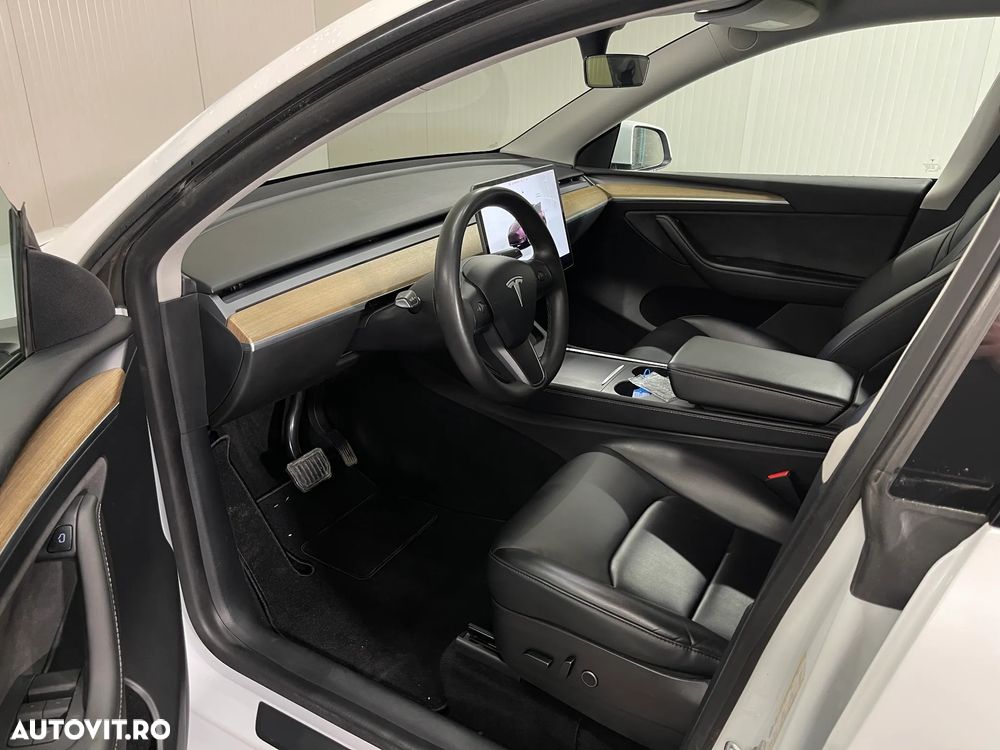 Tesla Model Y Long Range Dual Motor AWD - 5