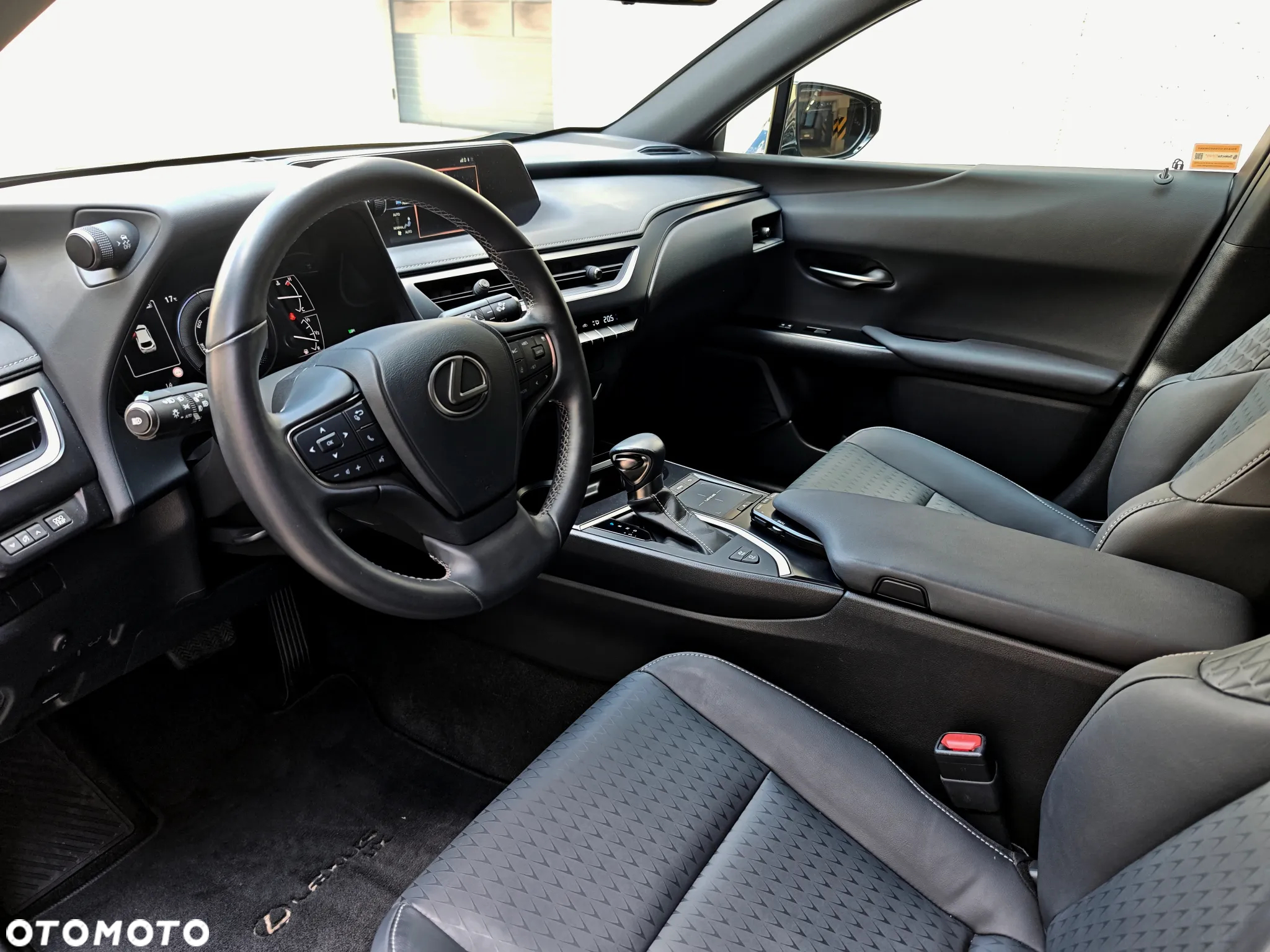 Lexus UX 250h GPF F Impression 2WD - 9