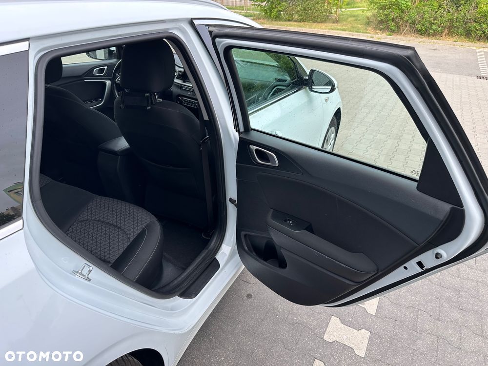 Kia Ceed 1.6 CRDi SCR M - 22
