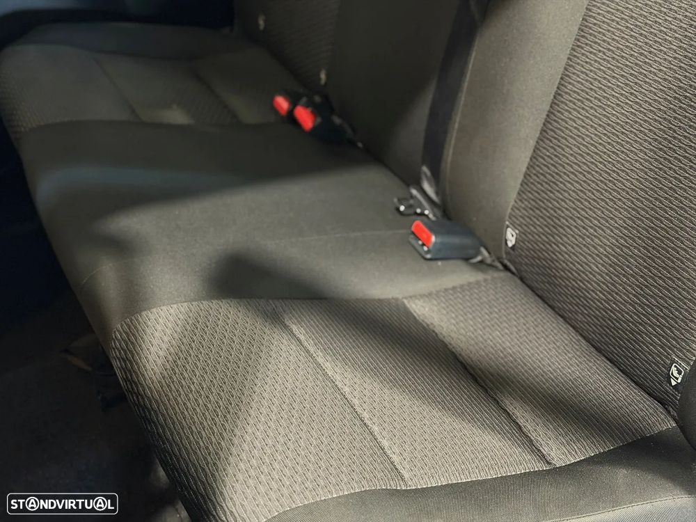 Toyota Hilux 2.4 D-4D CD 5L - 25