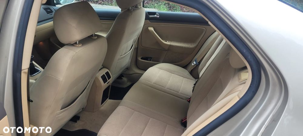 Volkswagen Jetta 1.6 FSI Comfortline - 6