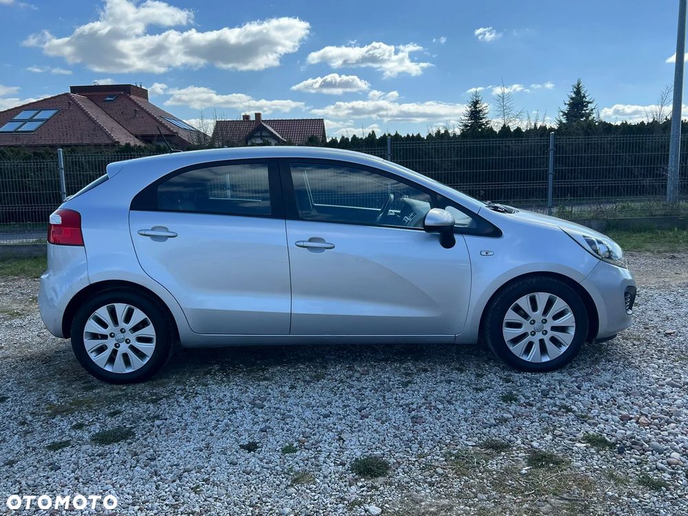 Kia Rio 1.2 Dream Team Edition - 32