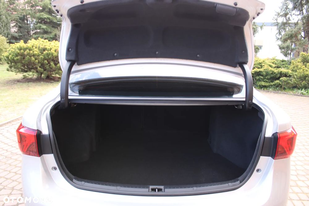 Toyota Avensis 1.6 Active - 21