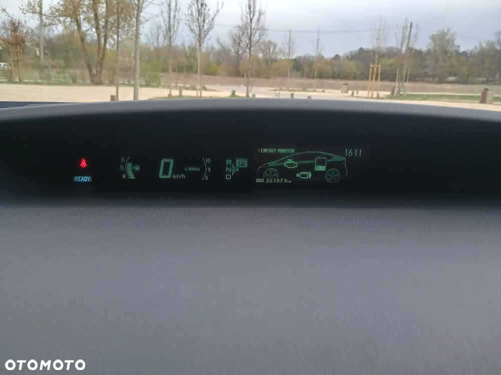 Toyota Prius 1.8 HSD Prestige - 5