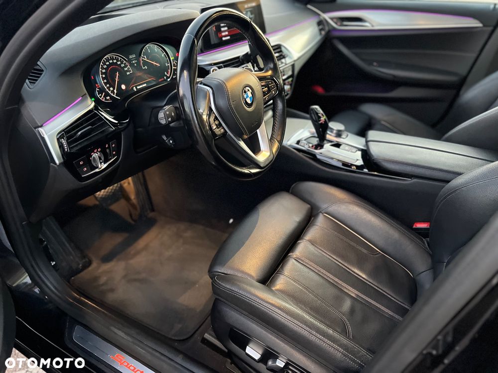 BMW Seria 5 520d Sport Line - 23