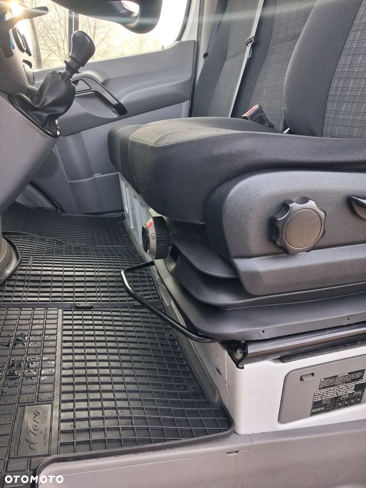 Mercedes-Benz Sprinter - 7