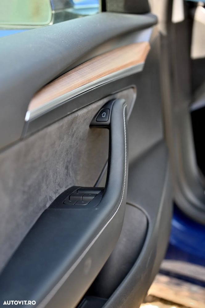 Tesla Model 3 - 12