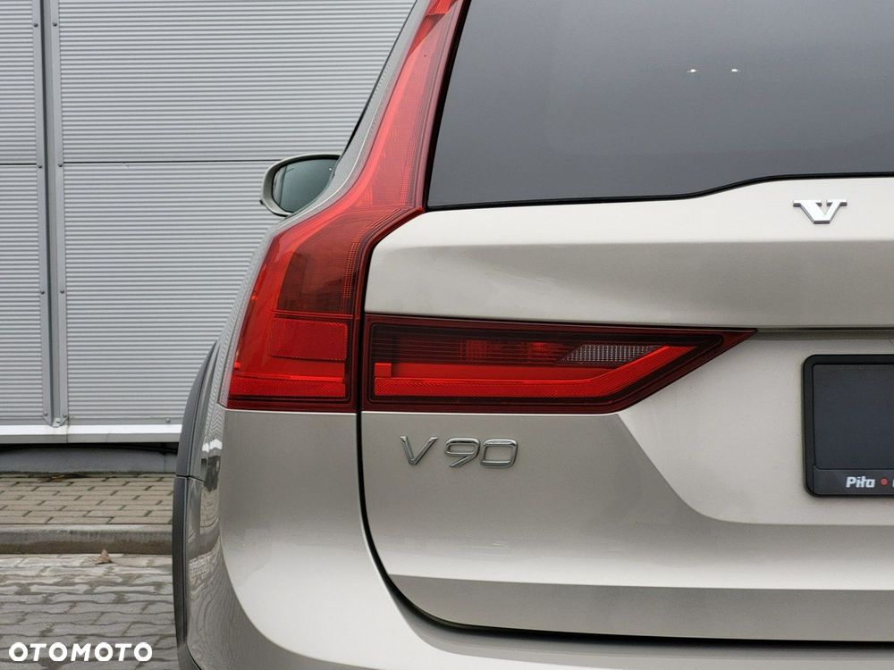 Volvo V90 Cross Country - 12