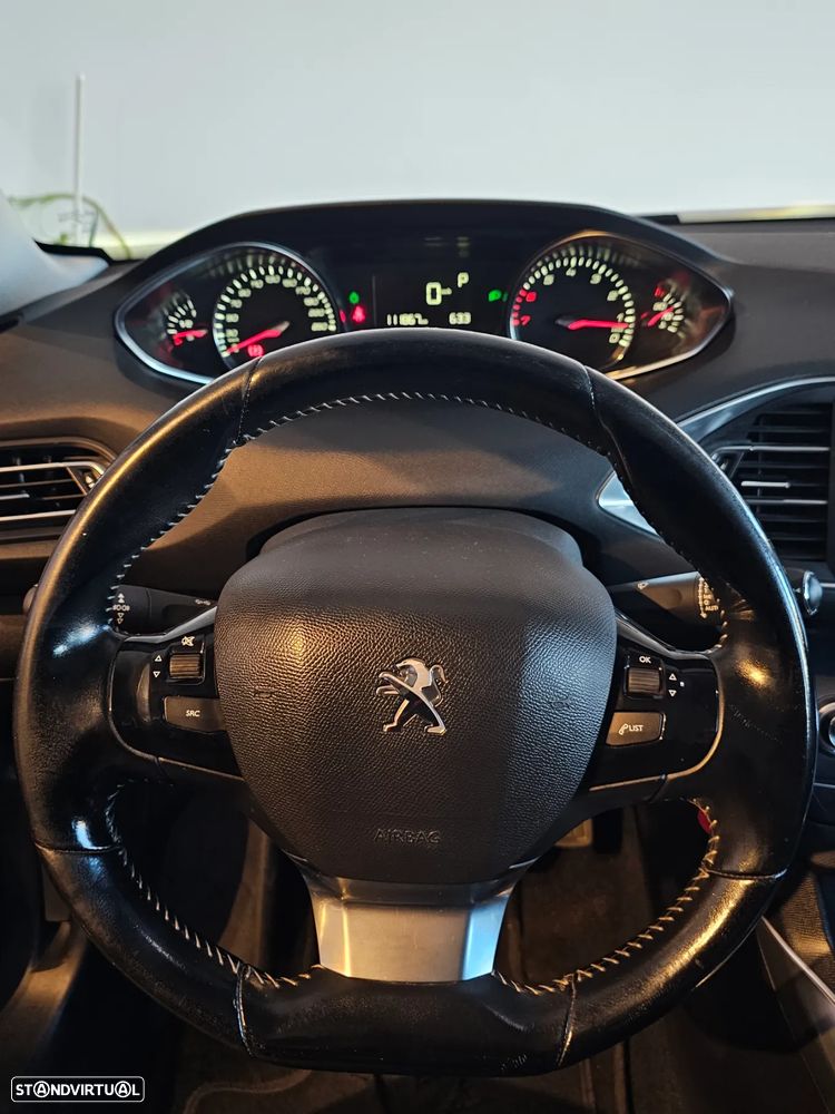 Peugeot 308 1.2 PureTech Allure EAT6 - 20