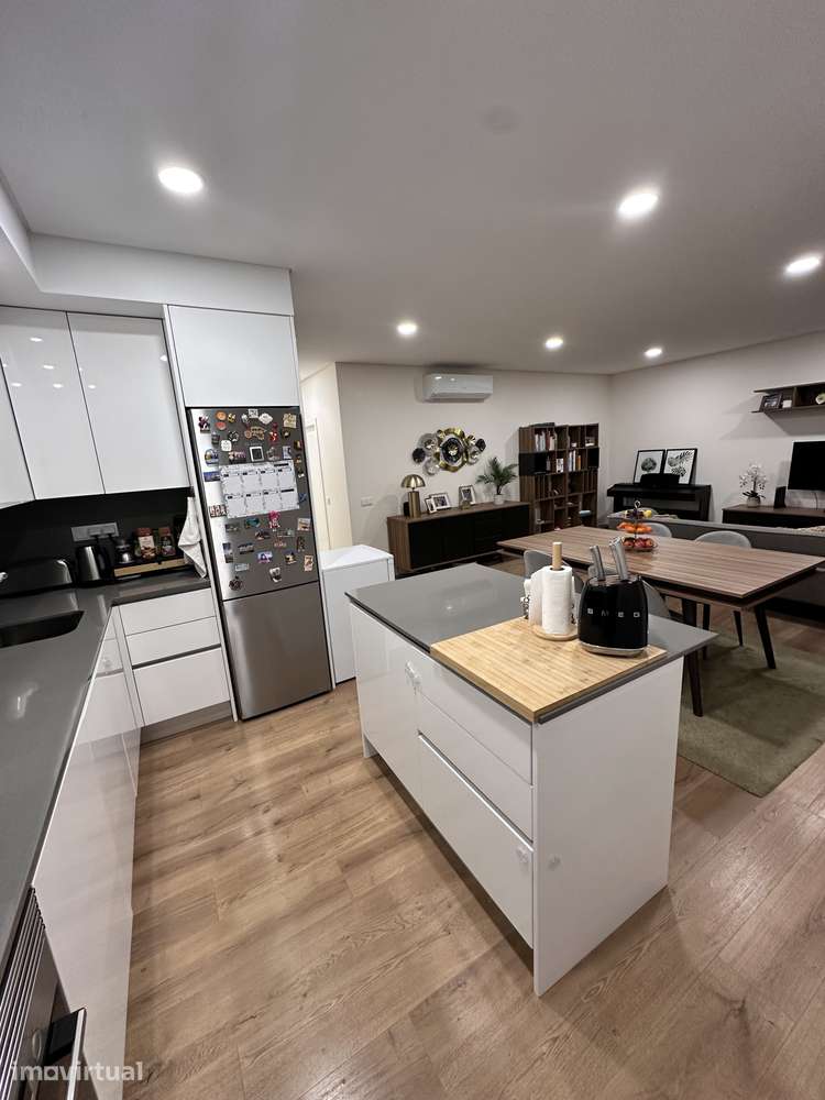 Apartamento T3 com garagem box e varanda ampla, Urb Quinta da Amizade - Grande imagem: 4/20