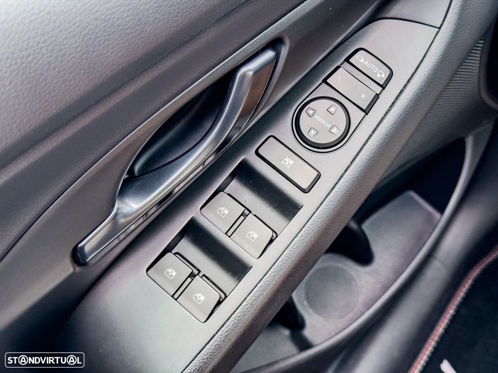 Hyundai i30 N 2.0 T-GDi Pack Performance 8DCT - 27