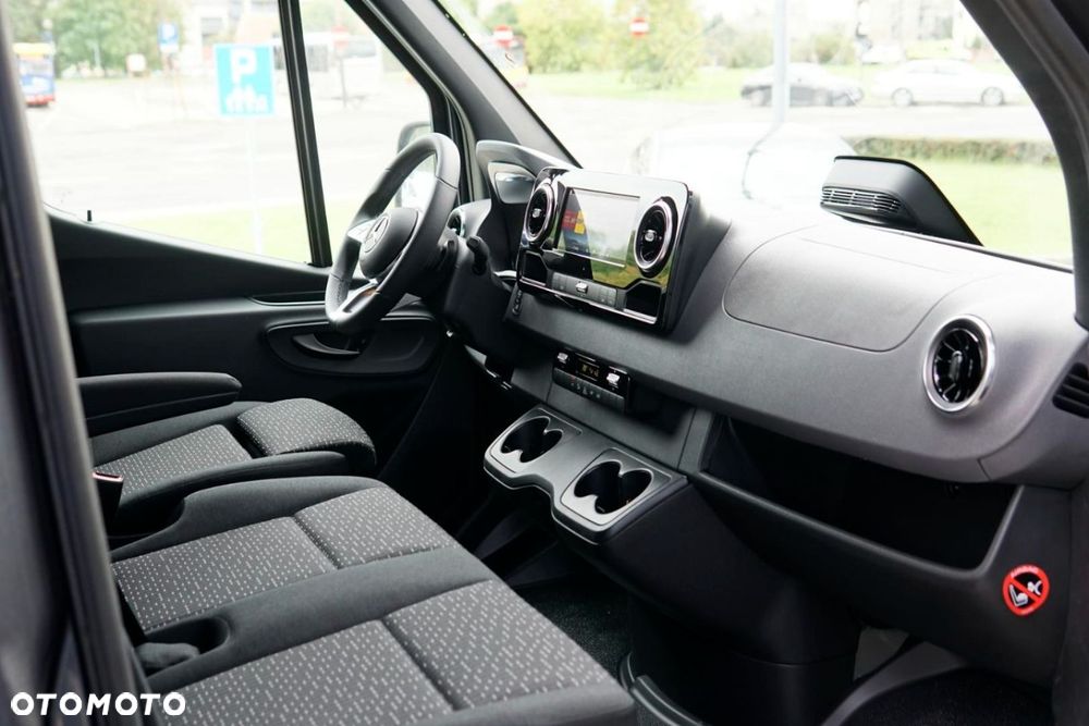 Mercedes-Benz Sprinter - 14