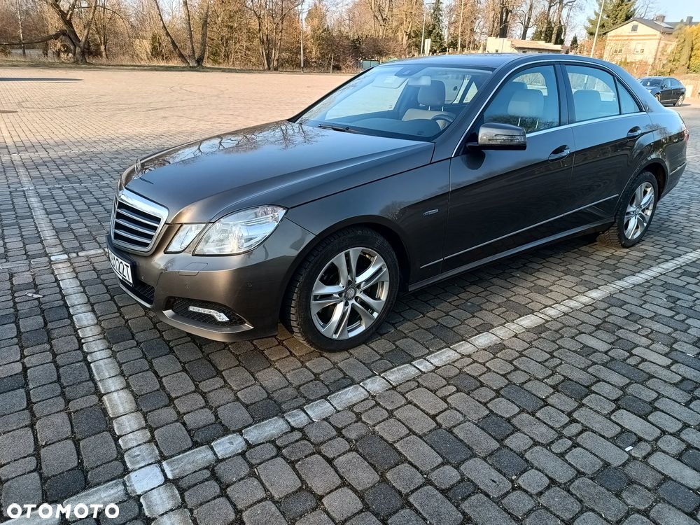 Mercedes-Benz Klasa E 250 CGI BlueEffICIENCY Avantgarde - 4