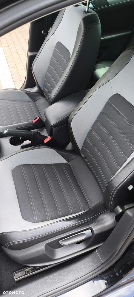 Volkswagen Jetta 2.0 TDI Highline - 18