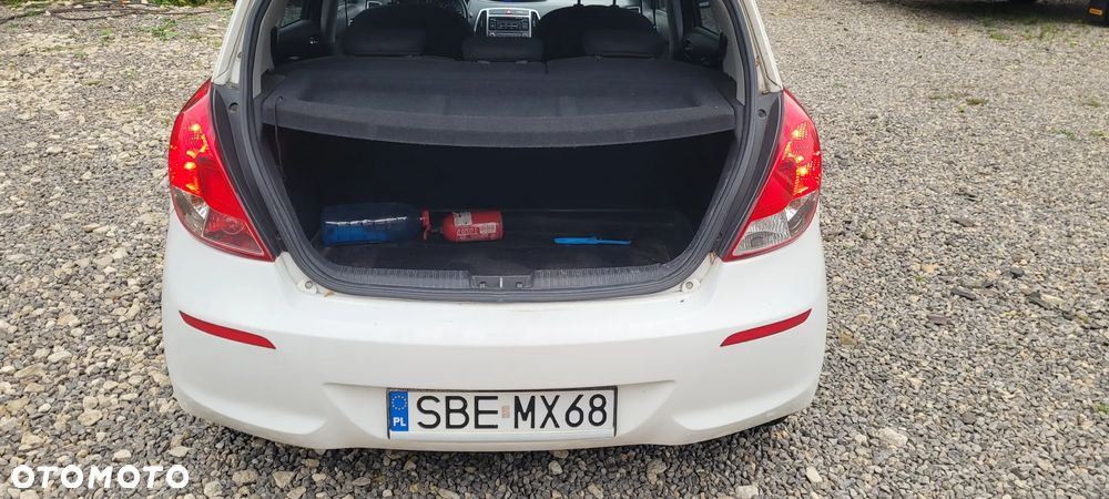 Hyundai i20 1.1 CRDi Style - 21