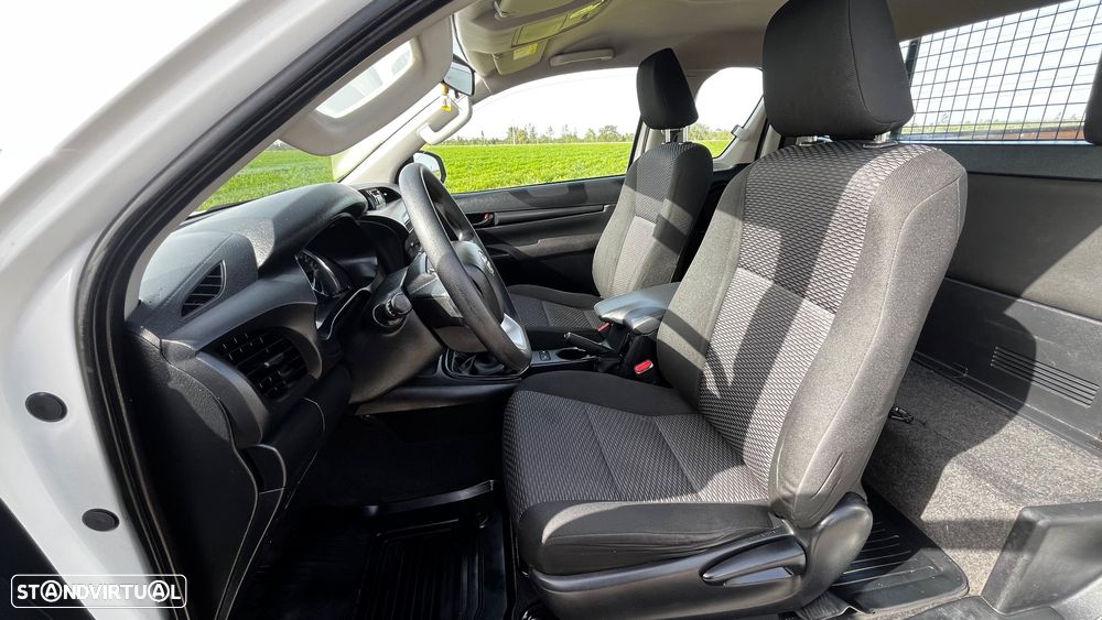 Toyota Hilux 2.4 - 9