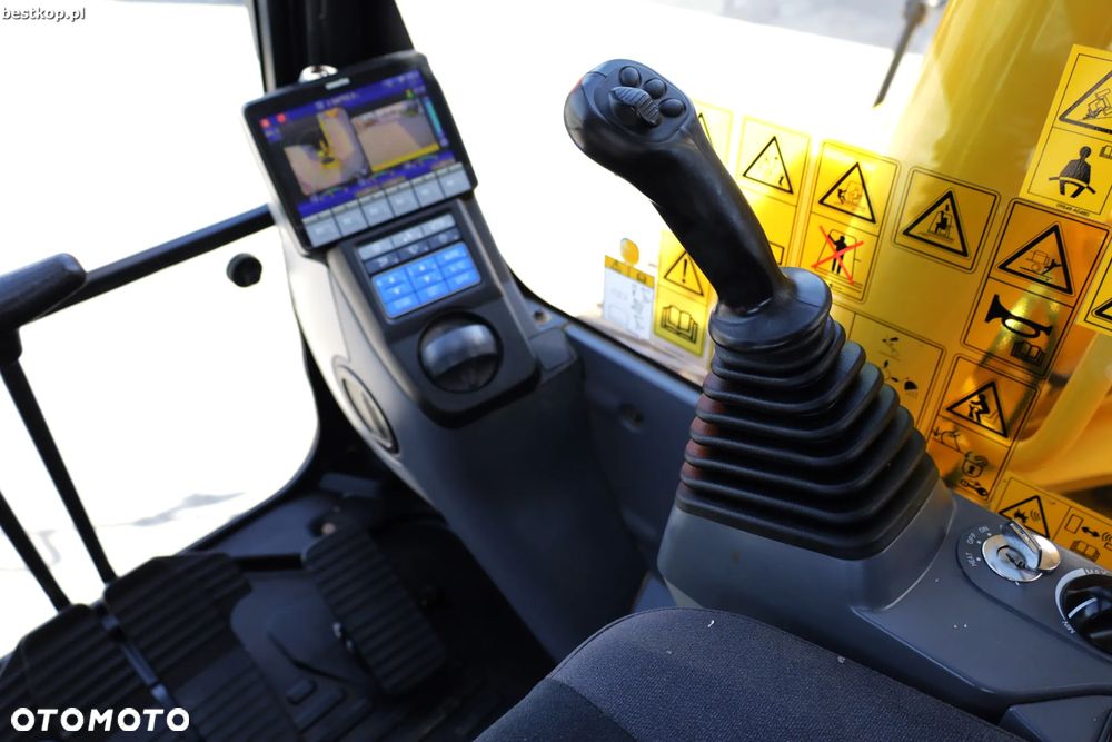 Komatsu PC210LC-11 - 24