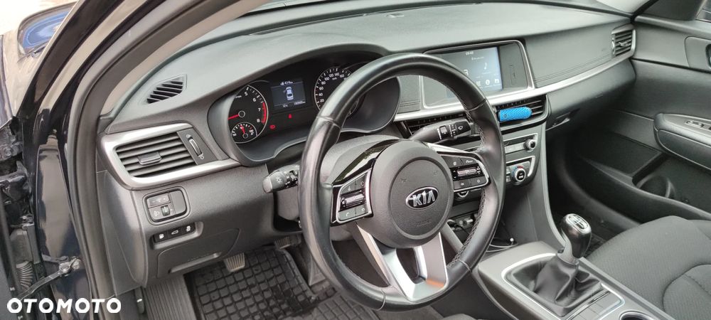 Kia Optima 2.0 M - 17