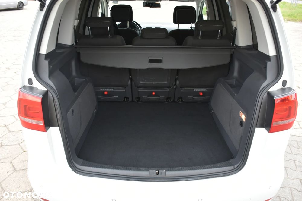 Volkswagen Touran 2.0 TDI DPF BlueMotion Technology STYLE - 26