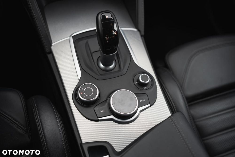 Alfa Romeo Stelvio - 24