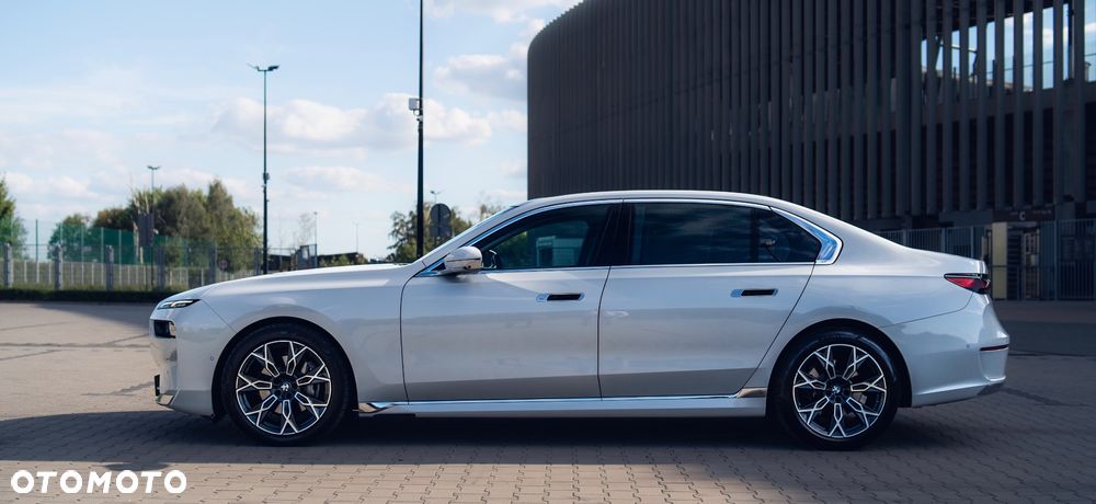 BMW Seria 7 730d xDrive mHEV - 39