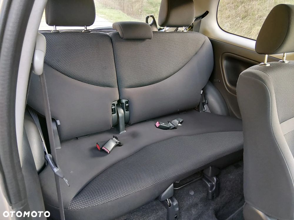 Toyota Yaris - 25