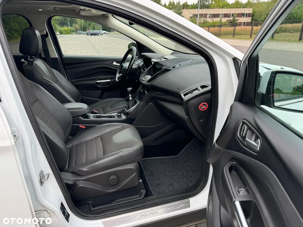 Ford Kuga 2.0 TDCi 2x4 Titanium - 12