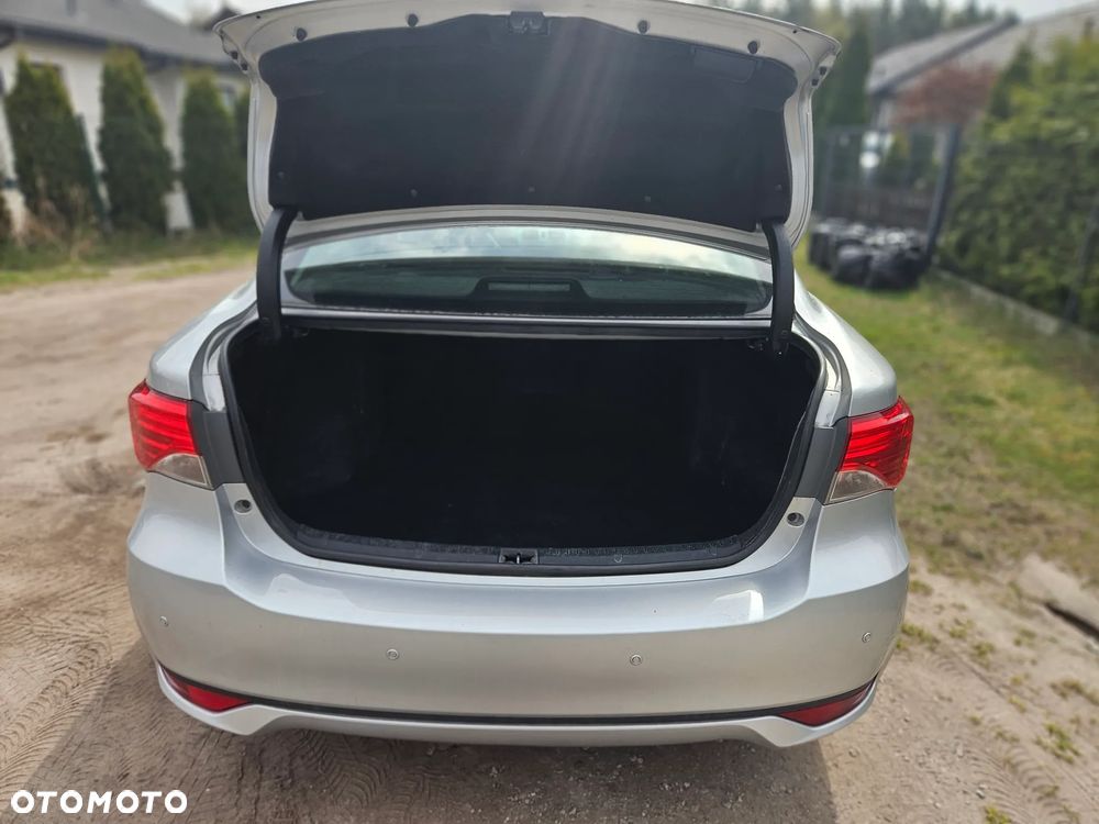 Toyota Avensis 2.0 D-4D Premium - 11