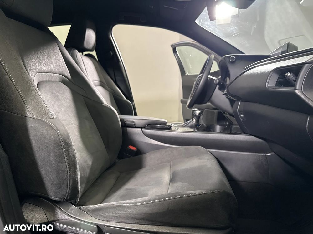 Lexus UX - 12