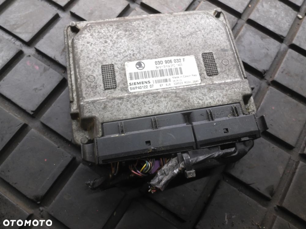 SKODA FABIA I KOMPUTER SILNIKA 1,2 03D906032F SIEMENS AWY POSIADAM 4 SZT - 5