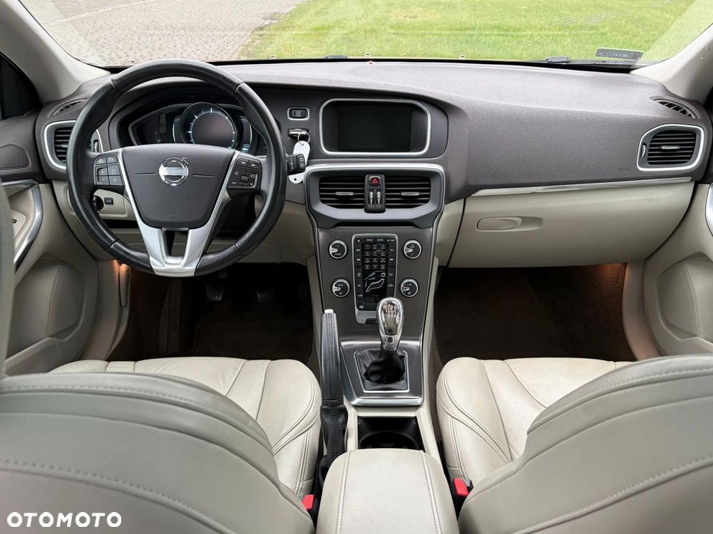 Volvo V40 D2 Summum - 19