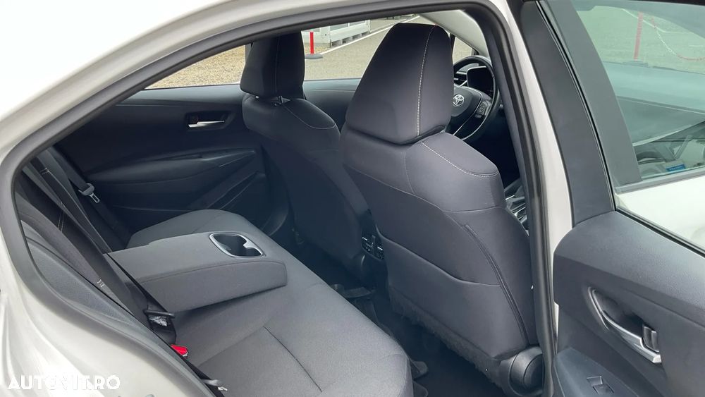 Toyota Corolla 1.8 HSD Business - 28