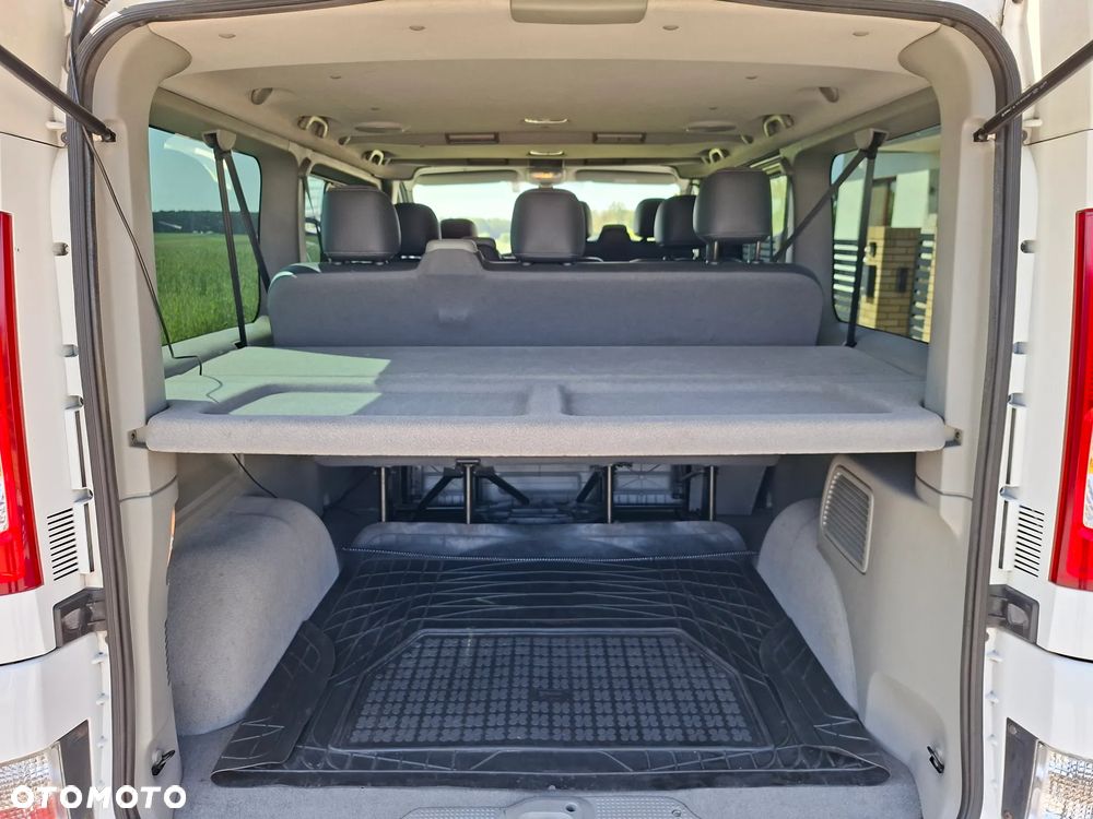 Renault Trafic Grand Passenger Black Edition - 13