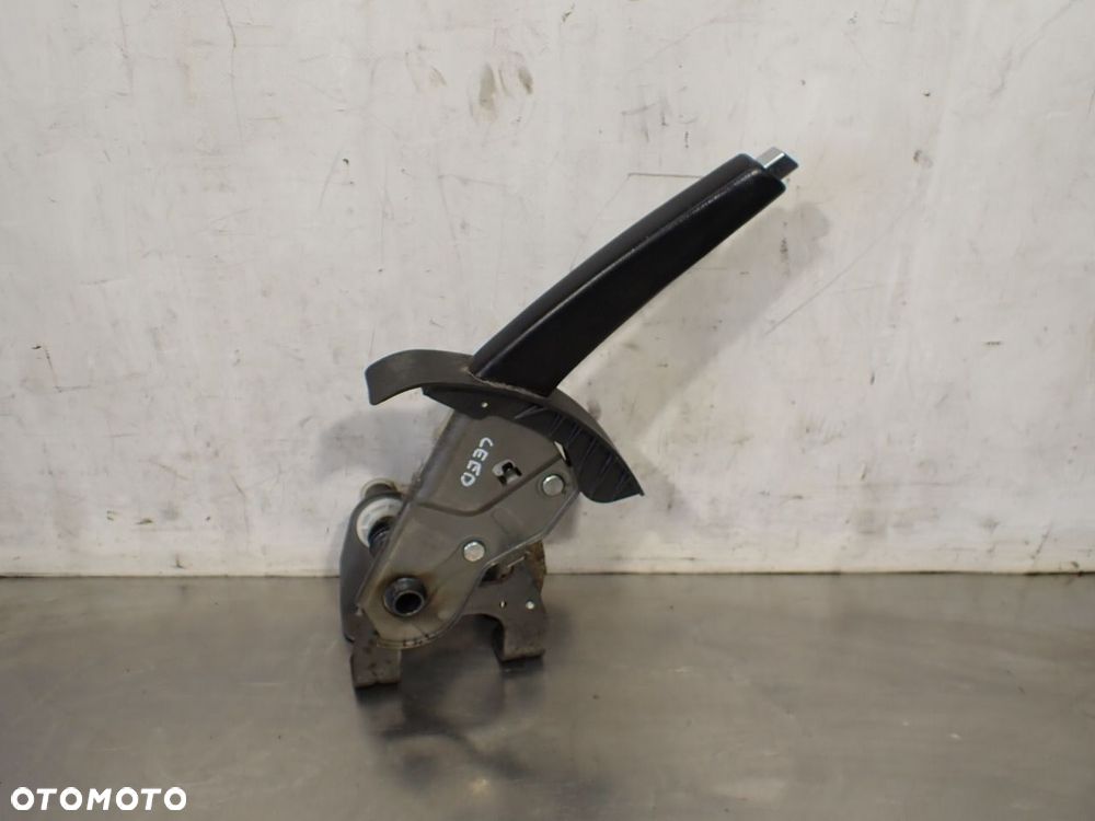 DŹWIGNIA RĘCZNEGO HAMULCA KIA CEED - 2